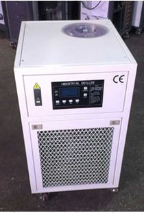 小型冷水機常用輔助配件詳解與其技術核心——以深圳市龍新制冷設備為例